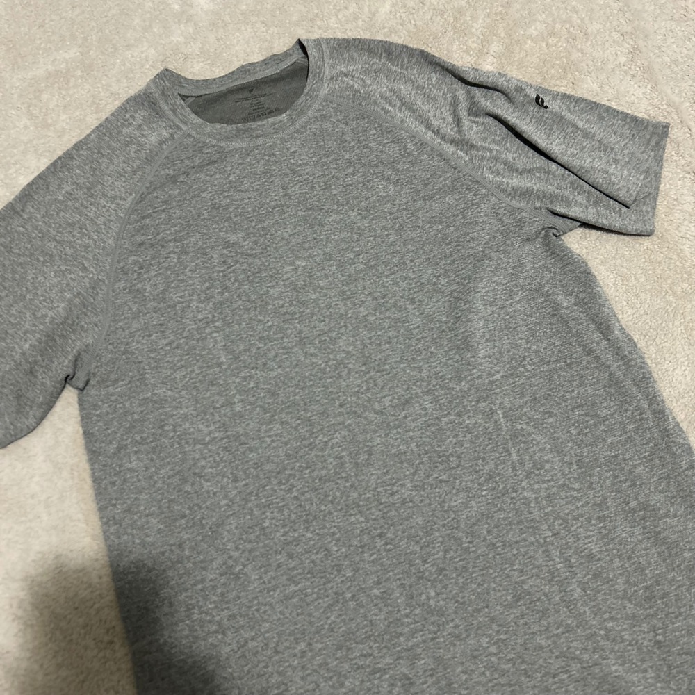 Fabletics Athletic Shirt Mens Medium Gray Heathered Raglan Short Sleeve Top